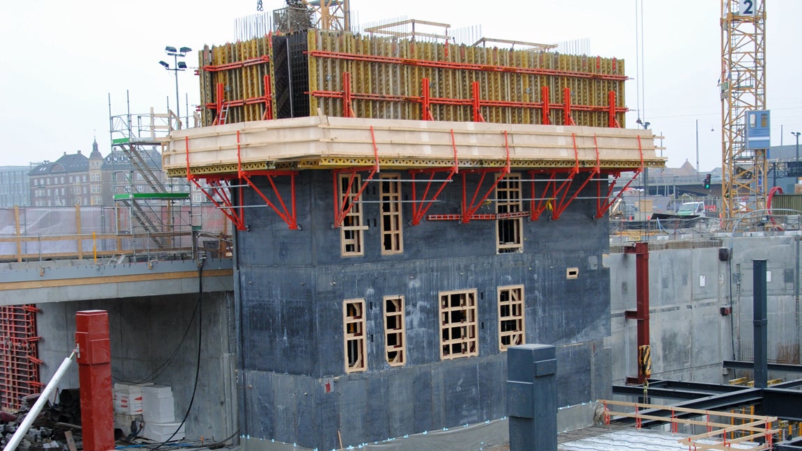 Specialbyggede VARIO paneler og CB Klatringssystem til støbning af kernerne