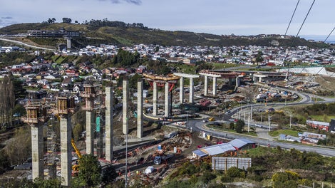 Con una longitud de 410 metros, el viaducto se apoya en 9 cepas centrales, las cuales alcanzan alturas de hasta 40 metros.