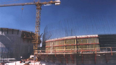 PERI colaboró en la realización de la mayoría de estas estructuras no solamente en el alquiler sino también el al montaje de mil toneladas de rosett.