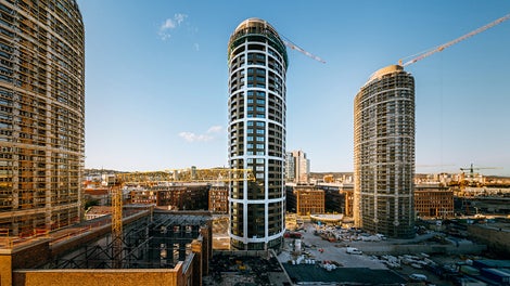 The complex planning and construction of the façade scaffolding for the three 105-metre-high elliptical residential towers was the product of a collaboration between PERI Slovakia and PERI Czech Republic. <br/>(Photo: Penta Real Estate) <br/>