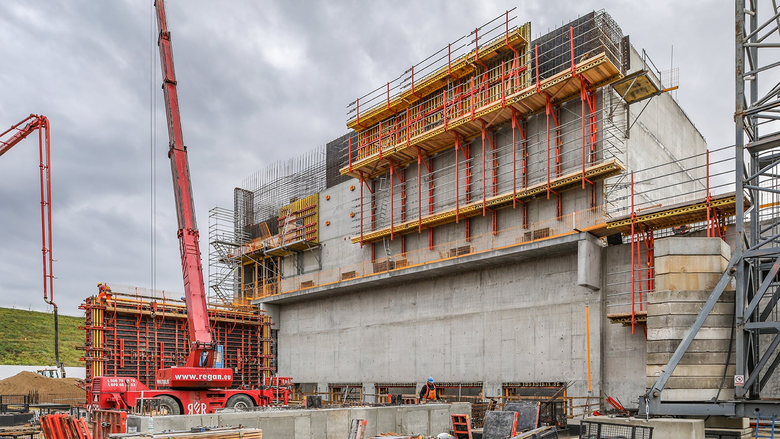 Budowa zakładu termicznego przekształcania odpadów komunalnych.