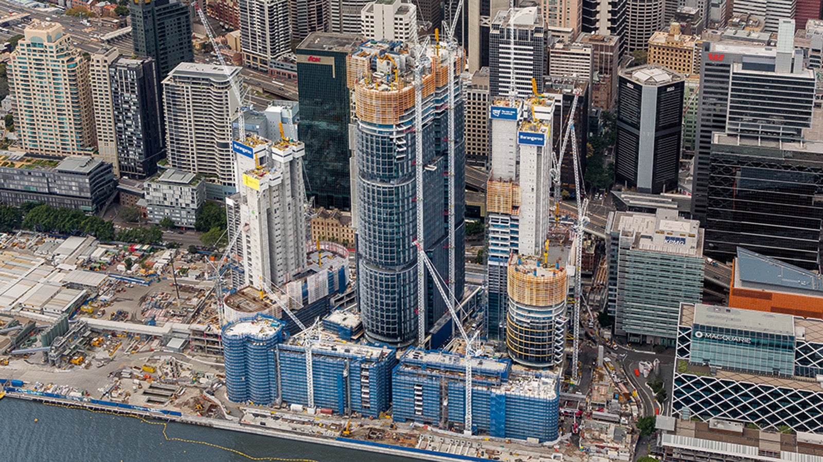 Increases productivity due to complete enclosure with tailor-made screen system and efficient hydraulic climbing solution, adapted to site requirements.