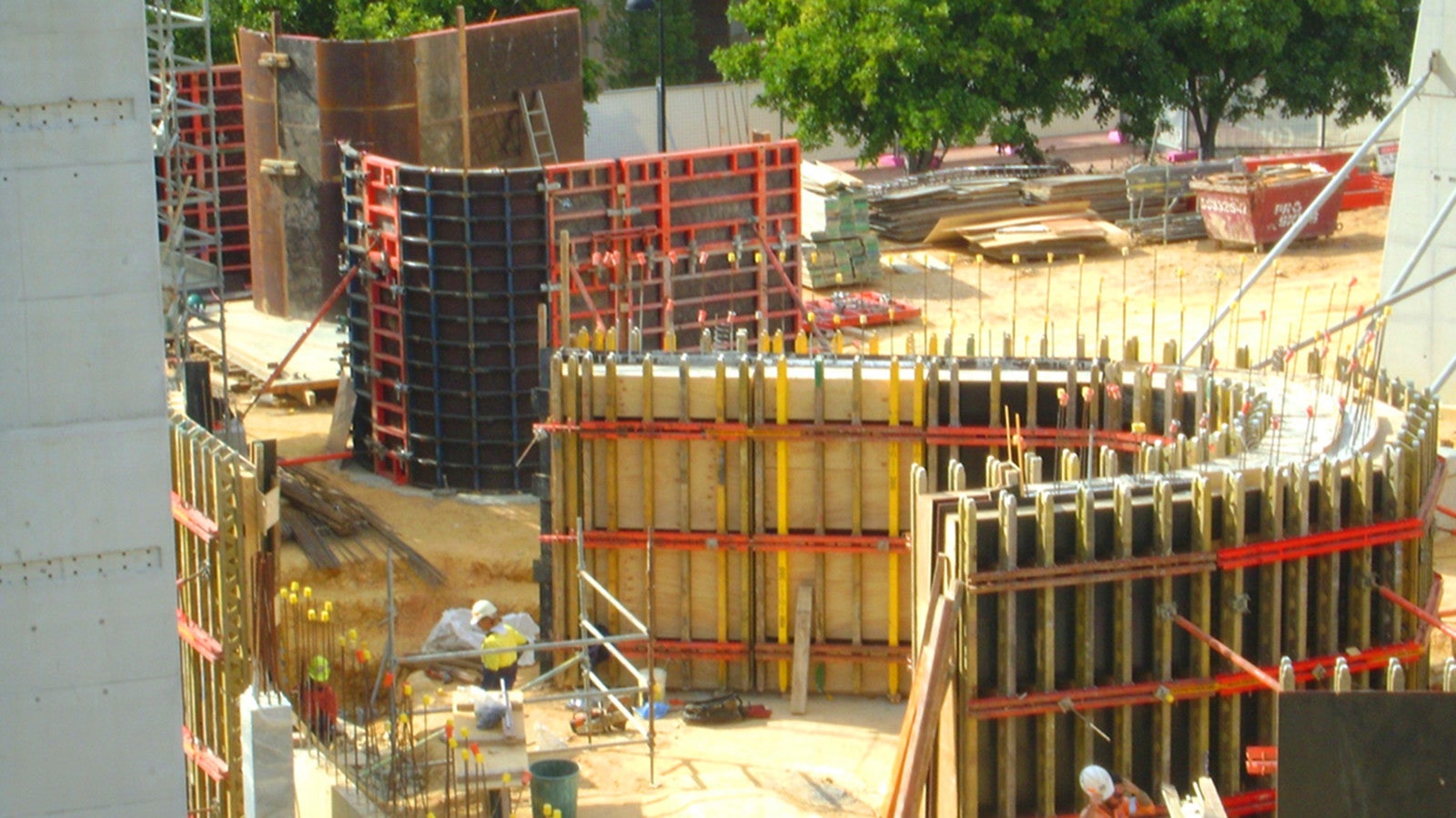 A combination of standard TRIO and VARIO wallform combined with Special fabrication