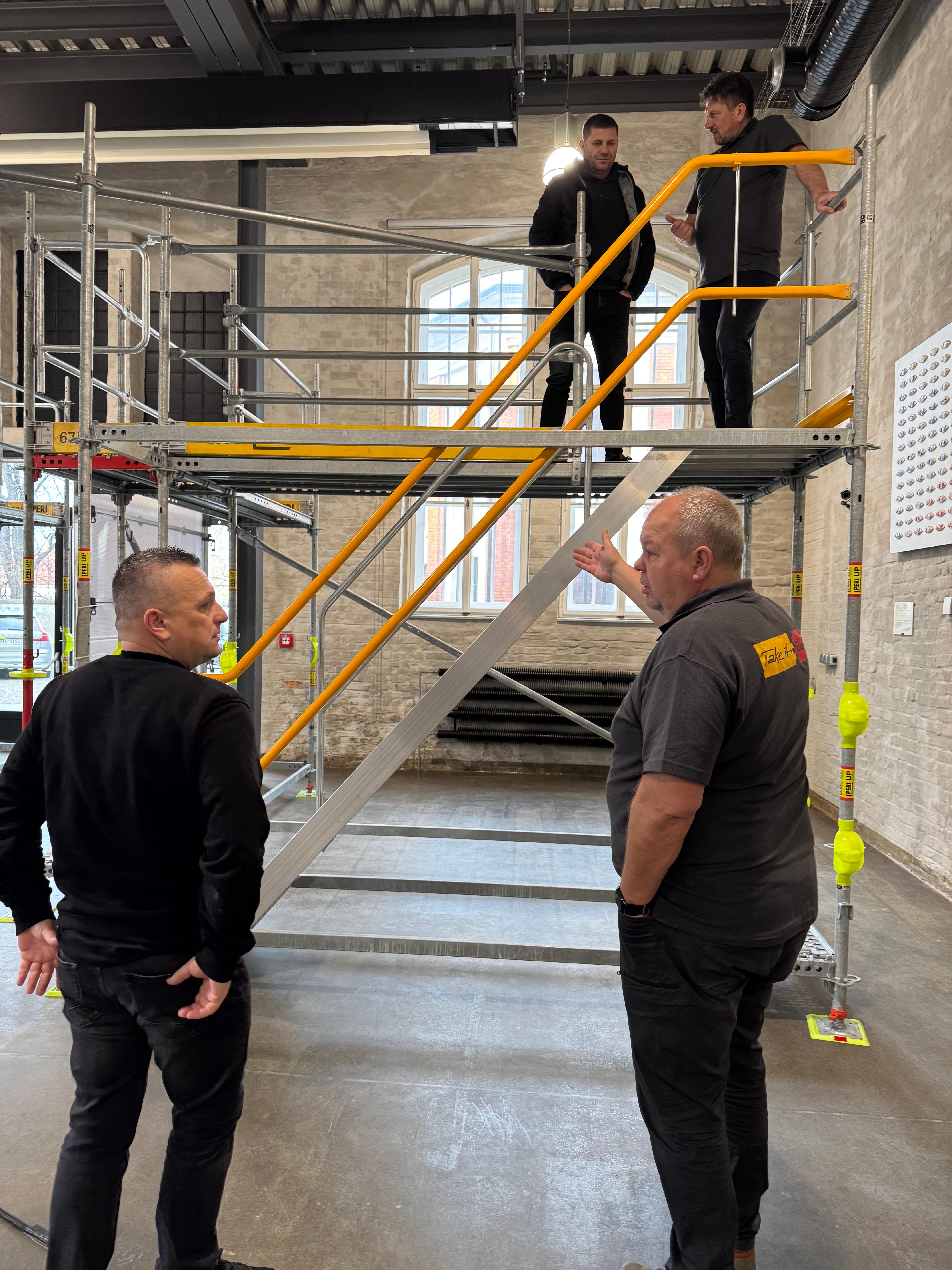 Představujeme novou sloupkovou verzi fasádního lešení PERI UP Easy modul EVOTOP