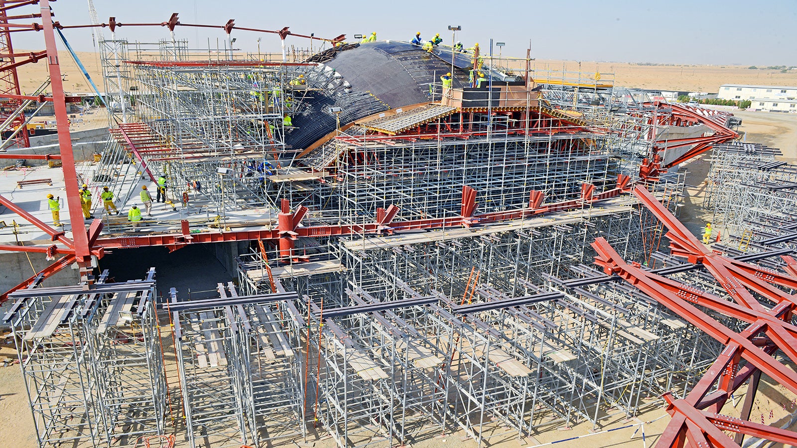 PERI UP is used to reach the top of the Dome at 15.3m high