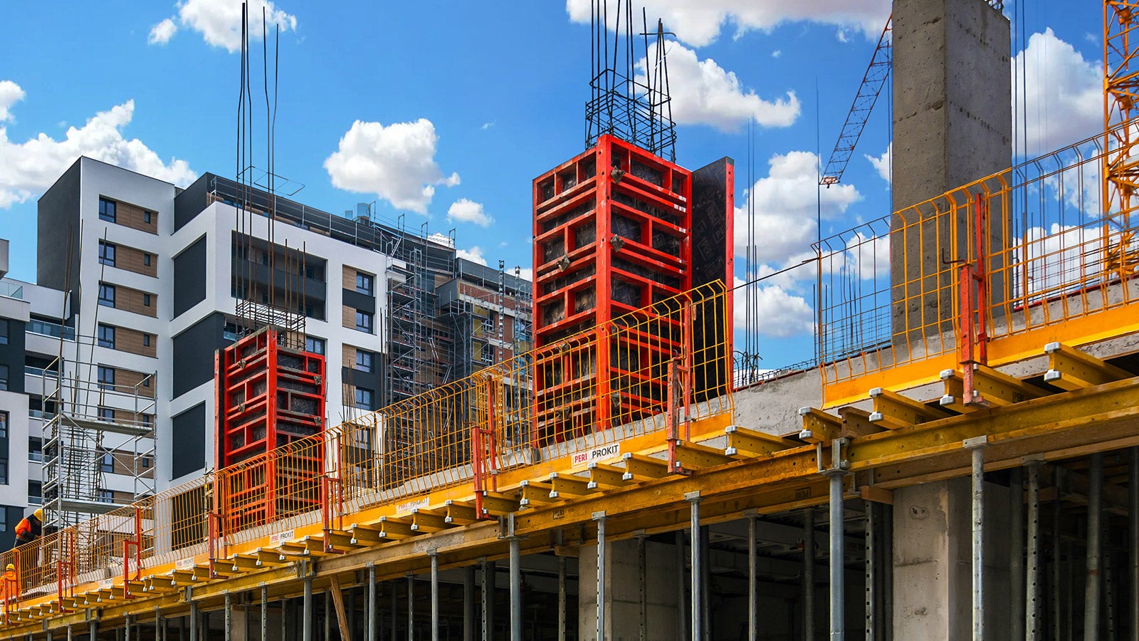 TRS柱模系统能够灵活适应不同截面尺寸的立柱造型。