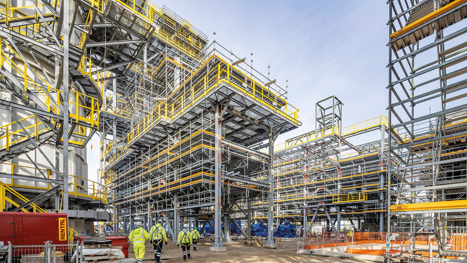Die Erweiterung der Biokraftstoffraffinerie in Rotterdam wurde mithilfe von über 30.000 m² PERI UP Modulgerüst erfolgreich umgesetzt. 