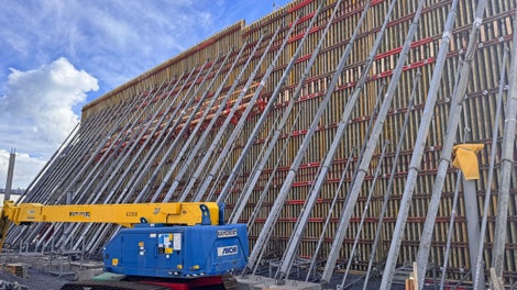 VARIO GT 24 -seiniä tukina toimivat järeät RS-vinotuet.