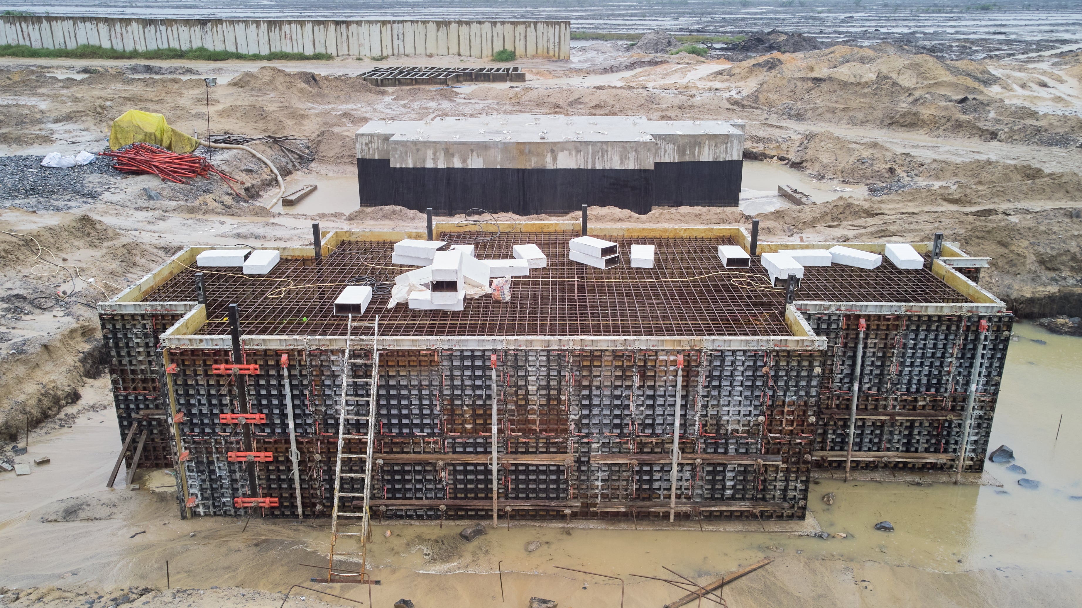 Construction of foundation blocks to carry gas compressor machinery. 180 cubic meter foundations with dimension 13m x 5m x 2.8m. The number of foundation blocks to be constructed is 10.