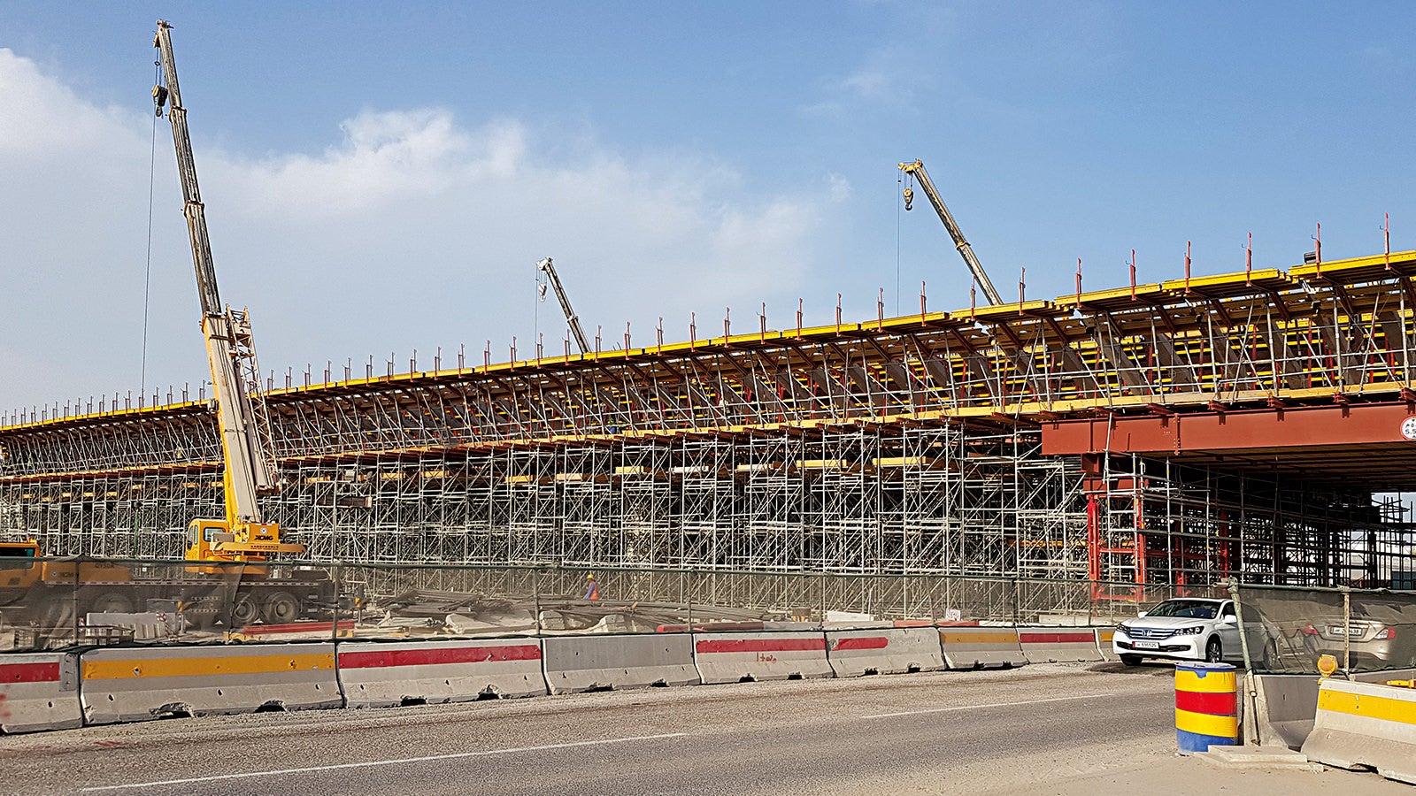 The PERI system solution was tailored to account for the specific circumstances on site as one of the great challenges of the project was to carry out the construction work without causing major disruption to traffic. 