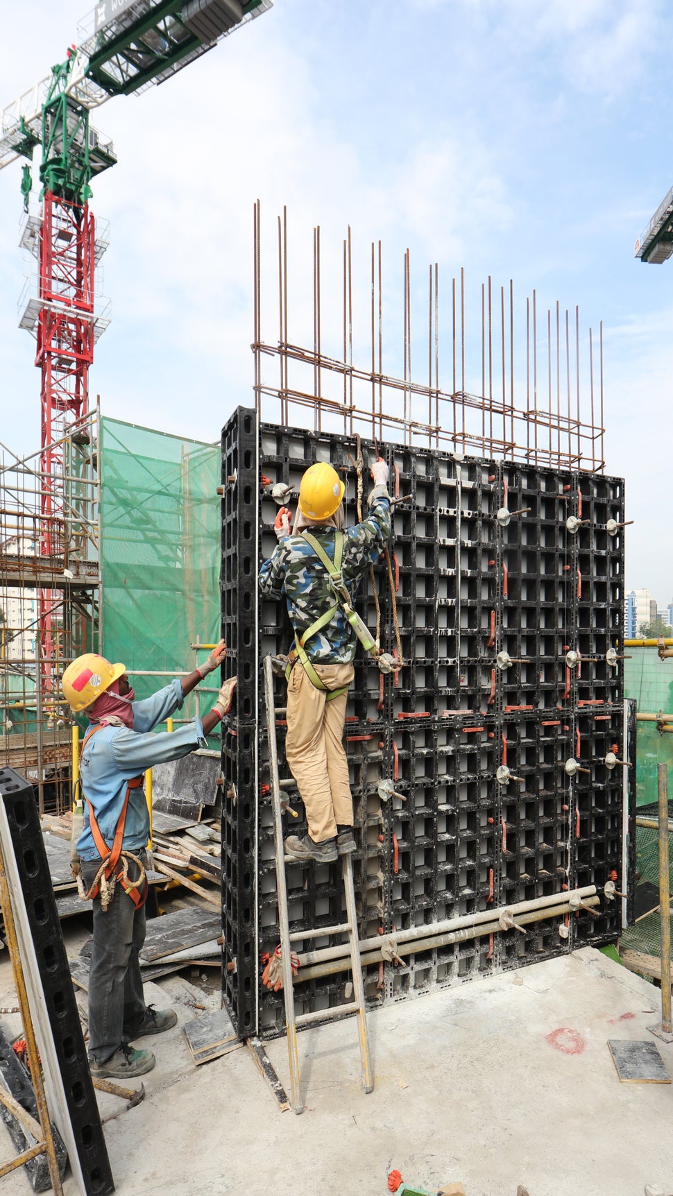 Simple handling, low weight and uniform system components allow a very high productivity.