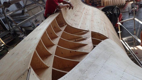 Dzięki doświadczeniu i nowoczesnym technologiom Rzemieślnicy w warsztatach PERI gwarantują najlepsze wykonanie skomplikowanych deskowań 3D.