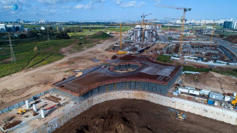 מגדלי תמיכה מסוג PERI UP ליציקת מיסעה בעובי 125 ס"מ, בשטח 5,000 מ"ר ובגובה 6 מטר