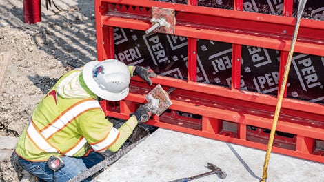 The innovative connection technology using X-Bolts and T-Bolts enables fast assembly and disassembly of the formwork. (Photo: Greg Folkin Photography)