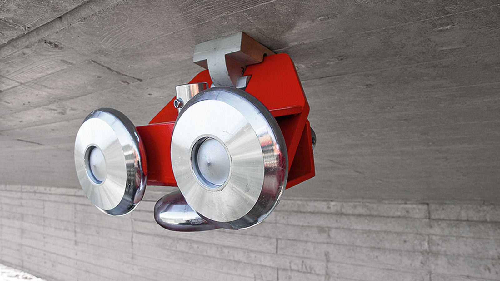 The Roller Unit is self-aligning and reliably transfers the concreting loads.
