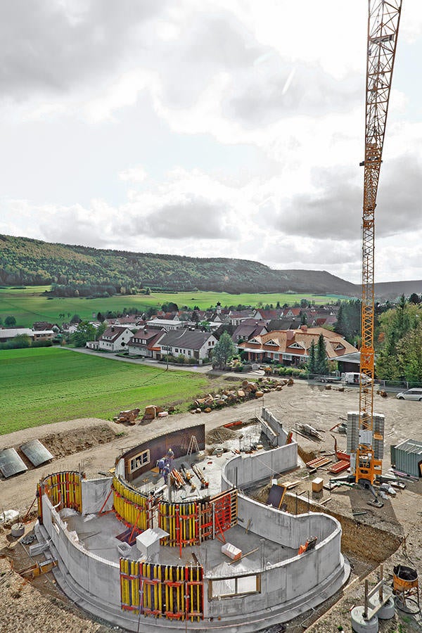 RUNDFLEX:in avulla voidaan toteuttaa myös monimutkaisemmat muodot vaihtelevalla säteellä kustannustehokkaasti.<br/>