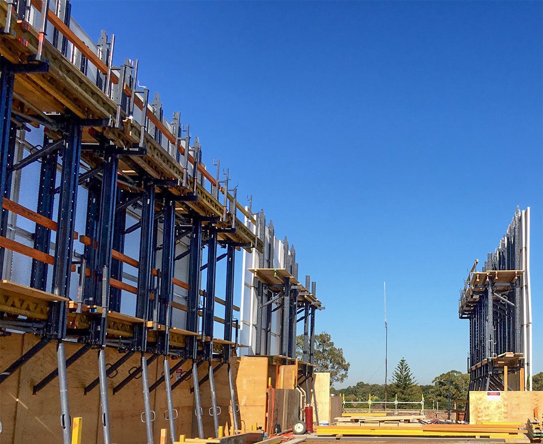 Three levels of working platforms each 1.5m wide were allowed for adequate clearance.