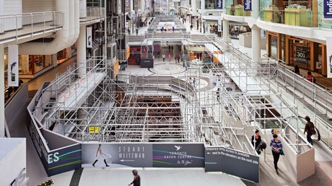 The PERI UP solution made a convincing case during the modernization of the Eaton Centre in Toronto, Canada, through its adaptability and provided users and visitors with the maximum possible safety. Particularly important as the extensive work was carried out while the shppoing complex was open for business.