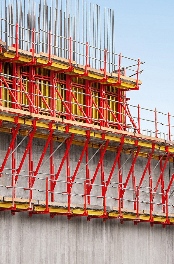 Un elemento esencial de la solución PERI es el nuevo sistema de trepa SCS - fácil de utilizar y con capacidad para grandes cargas.