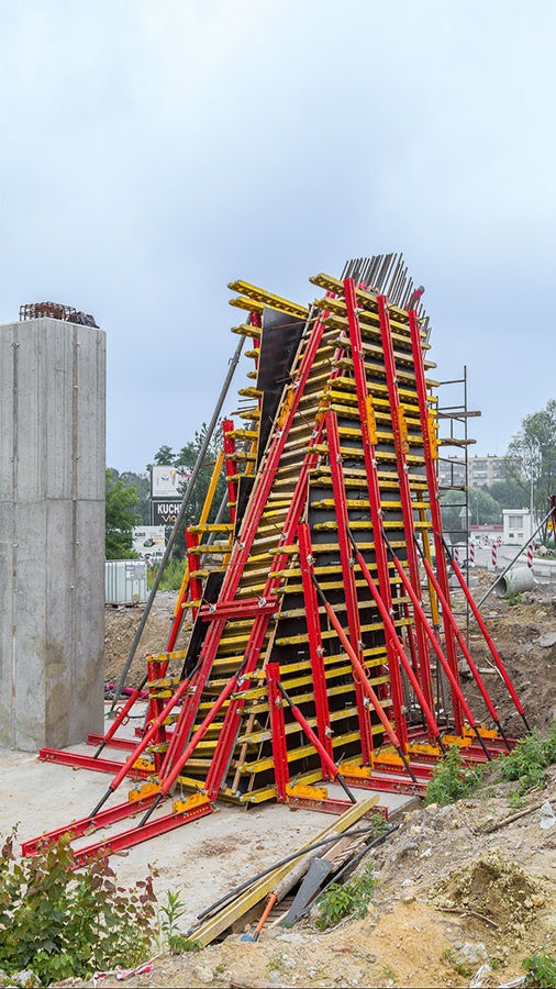 Wiadukt łukowy nad ulicą Trzebińską
