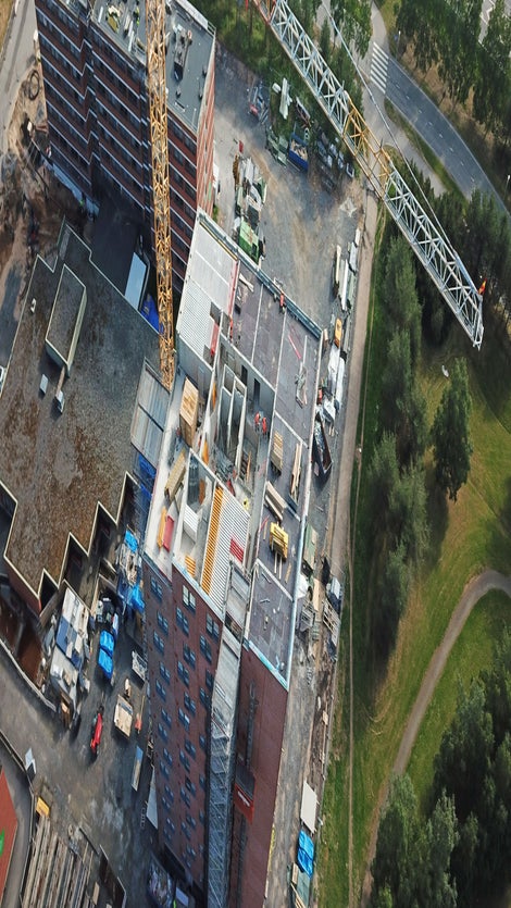 Laptin runkotyönjohtaja Juha Virrankari pitää itsestään selvänä, että korkea tornitalo kannattaa toteuttaa paikallavalurakenteisena, koska paikallavaletut kerrokset ovat kosteudenhallinnallisesti paljon helpompia. 