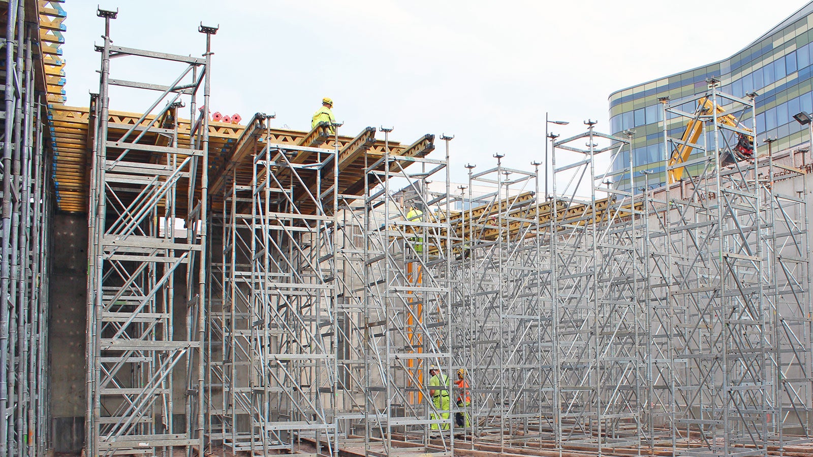 Helppokäyttöinen ST 100 –järjestelmä toimi holvien tukitorniratkaisuna.