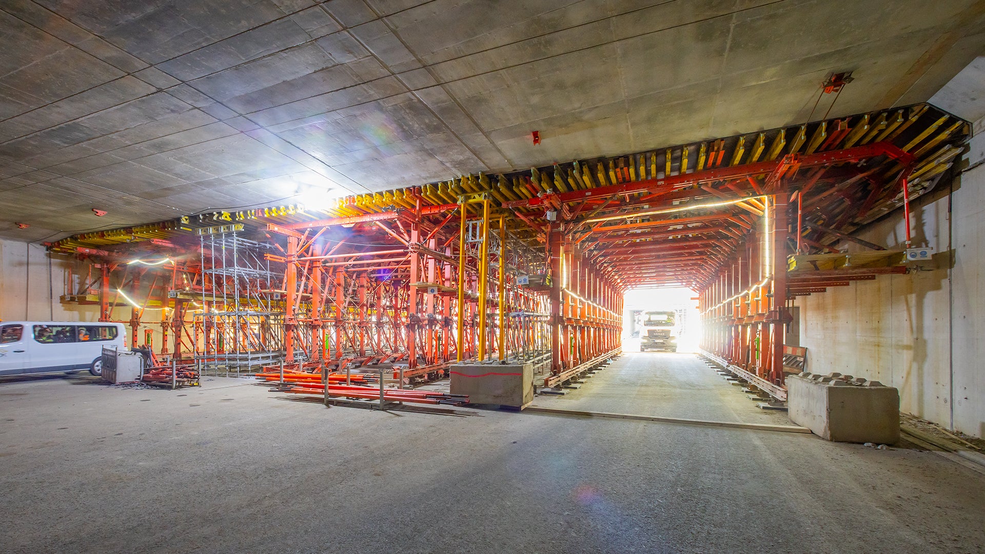 Eine PERI Tunnelschalungslösung auf Basis des VARIOKIT Ingenieurbaukastens unterstützt die Herstellung der 112 Tunneltakte mit je 20 m Länge.