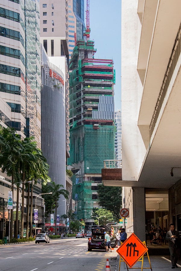 An overview of the Robinson Tower currently on the 10th floor with PERI CB 240 Climbing Formwork systems that are visible from afar.