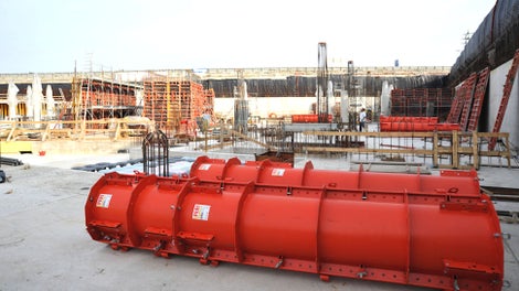 In primo piano la cassaforma SRS per i pilastri circolari