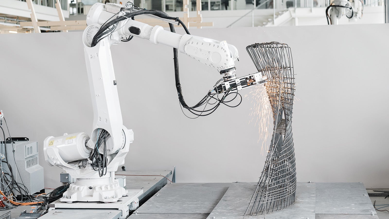 The innovative MESH technology is among the finalists in the digitalisation category of the bauma Innovation Award. The MESH technology makes it possible to produce complex or curved reinforcement cages, which in the past were manufactured with elaborate manual work, through an automated prefabrication process. (Photo: MESH AG)