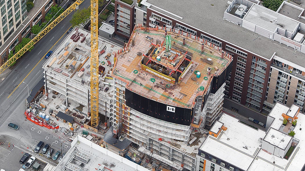 PERI’s RCS P Perimeter Protection, with integral RCS outriggers and PERI UP Stair Towers, gives crews easy access while also ensuring safety on an urban site surrounded by existing buildings.