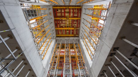 用模块化的支撑方案适应复杂的建筑结构。