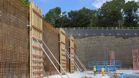 Reservoir walls with VARIO GT24 Girder Formwork panels at 8m heights