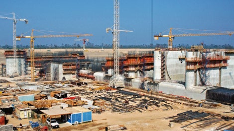 The 330 m long Naga Hammadi Nile river barrage consists of a power station, weir facilities and two navigation locks.