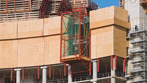 The RCS climbing protection panel from PERI provided complete enclosure and safety against falling for the upper floors under construction whilst the integrated RCS Lift ensured crane-independent transport of materials.