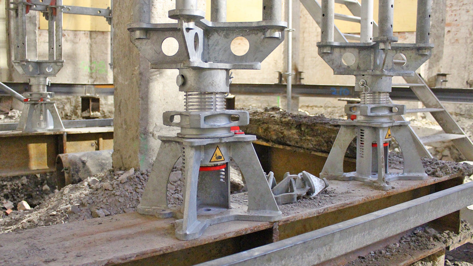 HD-tuen hydrauliyksikkö mahdollistaa niin hallitun korkeudensäädön kuormitettuna, kuin myös esikuormituksen.