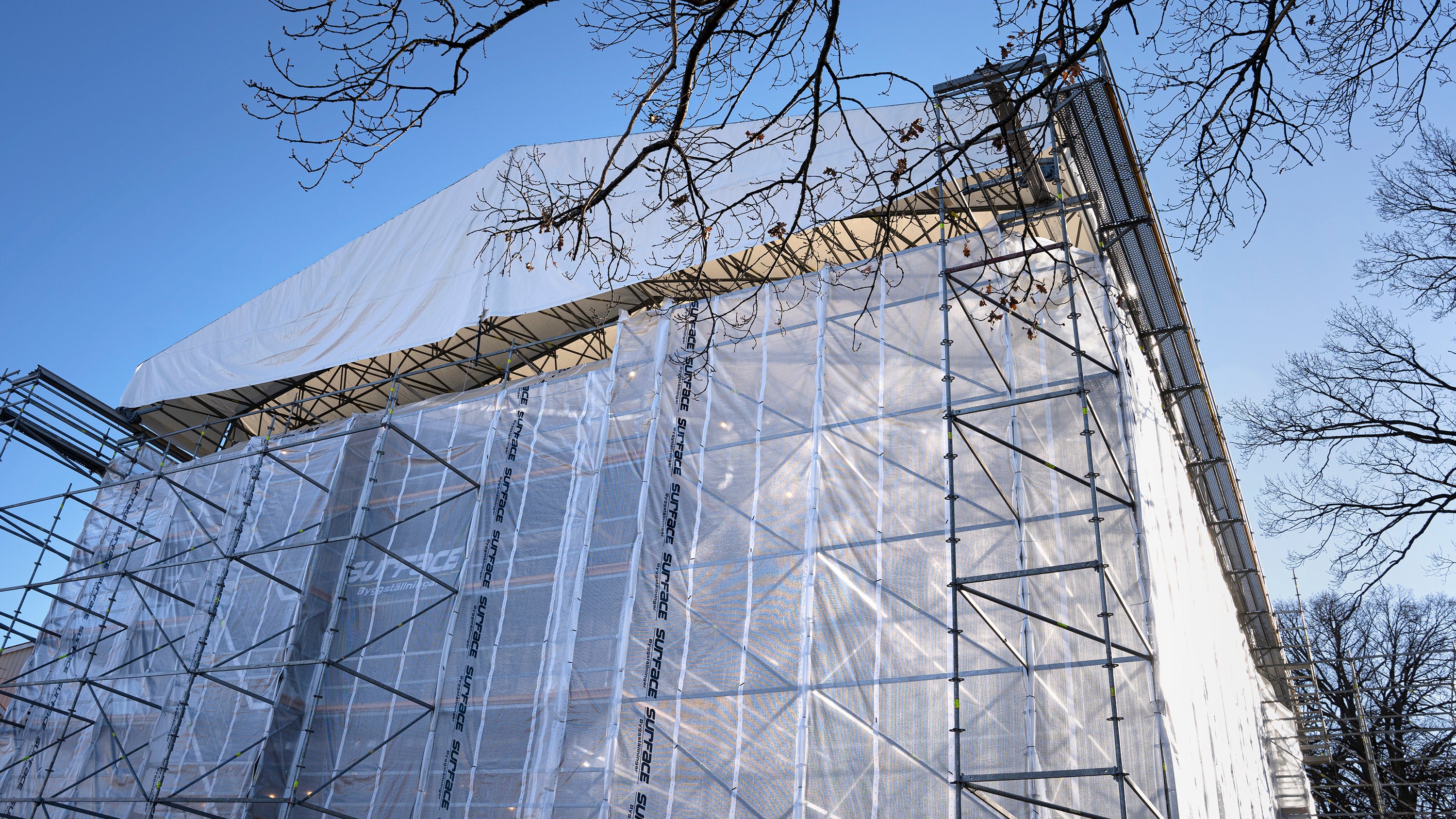 Nybyggnation av förskola i Husqvarna där PERI UP Flex och LGS Väderskyddstak anpassats för att underlätta byggnationen<br/>