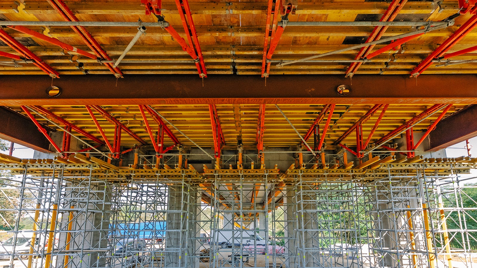 Systemy PERI na budowie łącznika obwodnicy północnej w Kędzierzynie Koźlu. Obiekt mostowy przez rzekę Kłodnicę i Kanał Gliwicki.