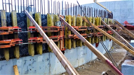 RUNDFLEX panels being used to form the slab edge for a new clarifier tank