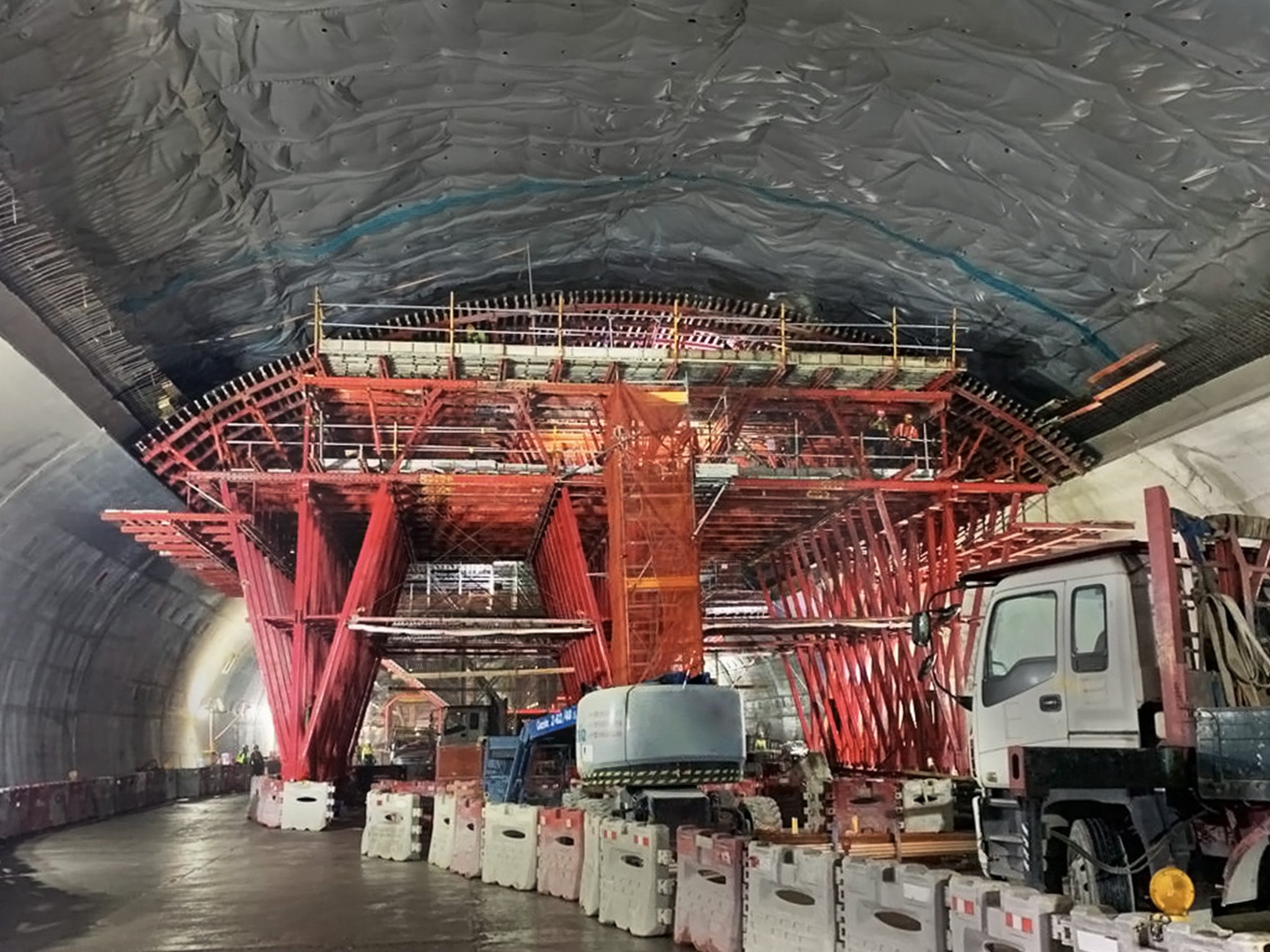 The project adopted the VARIOKIT VTC Tunnel Carriage with its exceptional ability to concrete slab