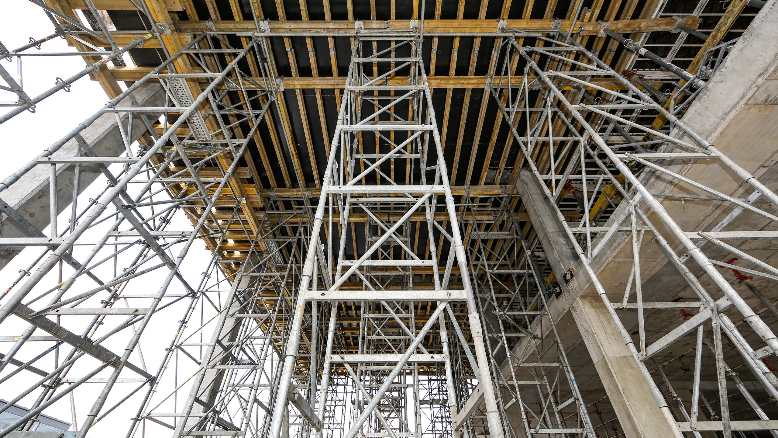 Airport City Gdańsk Zespół budynków biurowo - usługowych z niezbędną infrastrukturą techniczną i drogową - etap I (budynek B I "Alpha") przy ulicy Słowackiego w Gdańsku