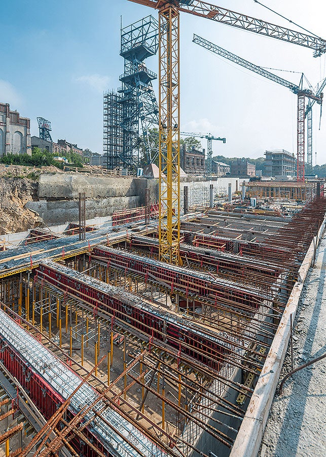 Obstawka belek w systemie DOMINO, pozwala na szybki i bezpieczny montaż, zmniejszając koszty przy wykonywaniu wysokich belek. <br/>