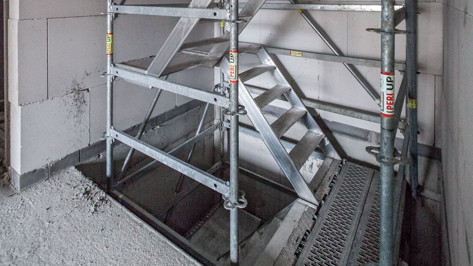 Bau- und Ausbautreppen für Treppenlöcher