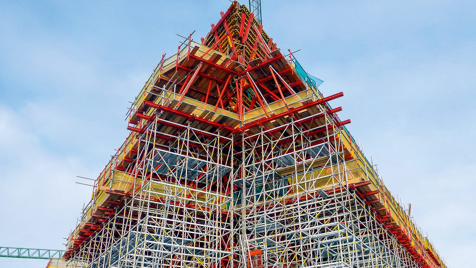 The external formwork and shoring had to remain in place until the roof was installed.