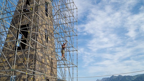 Клиент отметил большой опыт в совместных проектах event-направления и удобство лесов в процессе монтажа. 