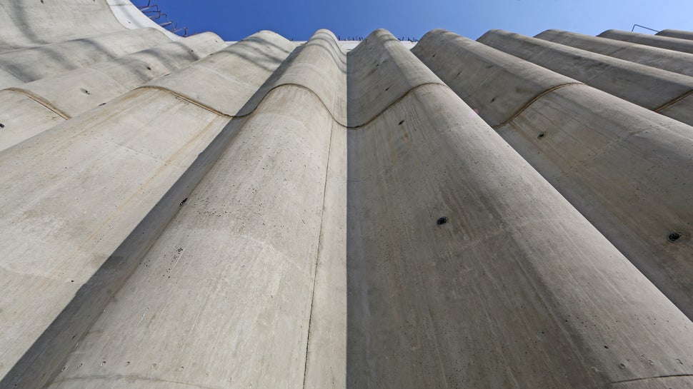 Sala koncertowa połączona łącznikiem z Państwową Szkołą Muzyczną I i II Stopnia w Jastrzębiu-Zdroju