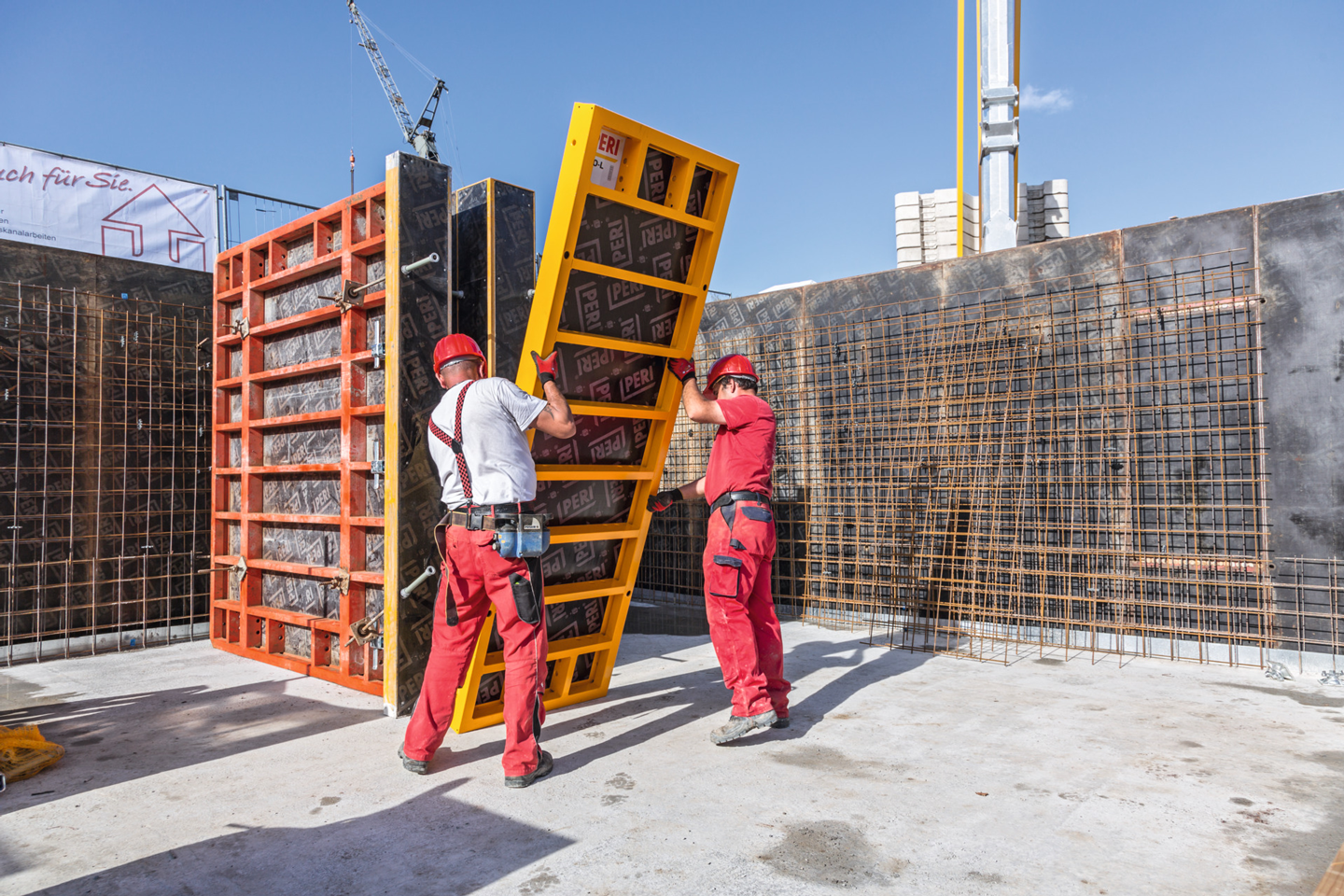 Stenové debnenie s malým množstvom prvkov a s viacerými možnosťami použitia