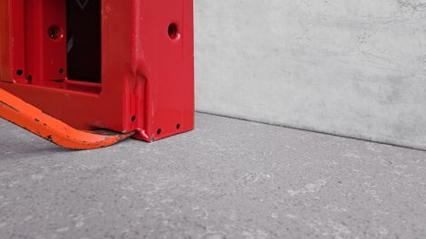 L&#039;area ampliata nella zona dell&#039;angolo di sollevamento consente un migliore accesso con la leva e quindi facilita la rimozione della cassaforma.