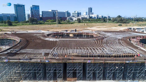 חזית מגדלי התמיכה - המגדלים מחוברים ליצירת קשיחות אופקית