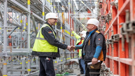 Neben innovativen Schalungs- und Gerüstlösungen bieten wir auch ein umfangreiches Serviceportfolio.